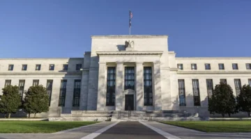 قفزة جديدة بالدولار.. ترقب نتائج اجتماع الفيدرالي الأمريكي لحسم مصير أسعار الفائدة اليوم